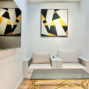Center - Next To -2br Апартаменты